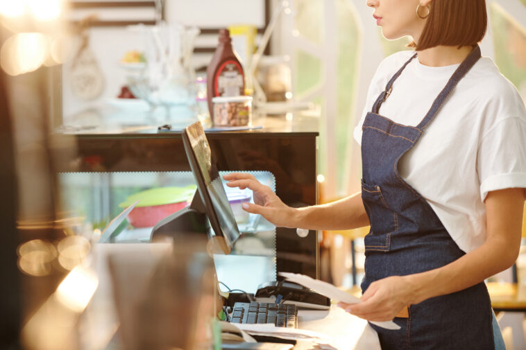 Le recours à une caisse enregistreuse semble nécessaire et incontournable pour la prospérité d’un commerce. Et grâce à l’avancée de la technologie, il existe des caisses enregistreuses modernes très dynamiques comme la caisse enregistreuse tactile.